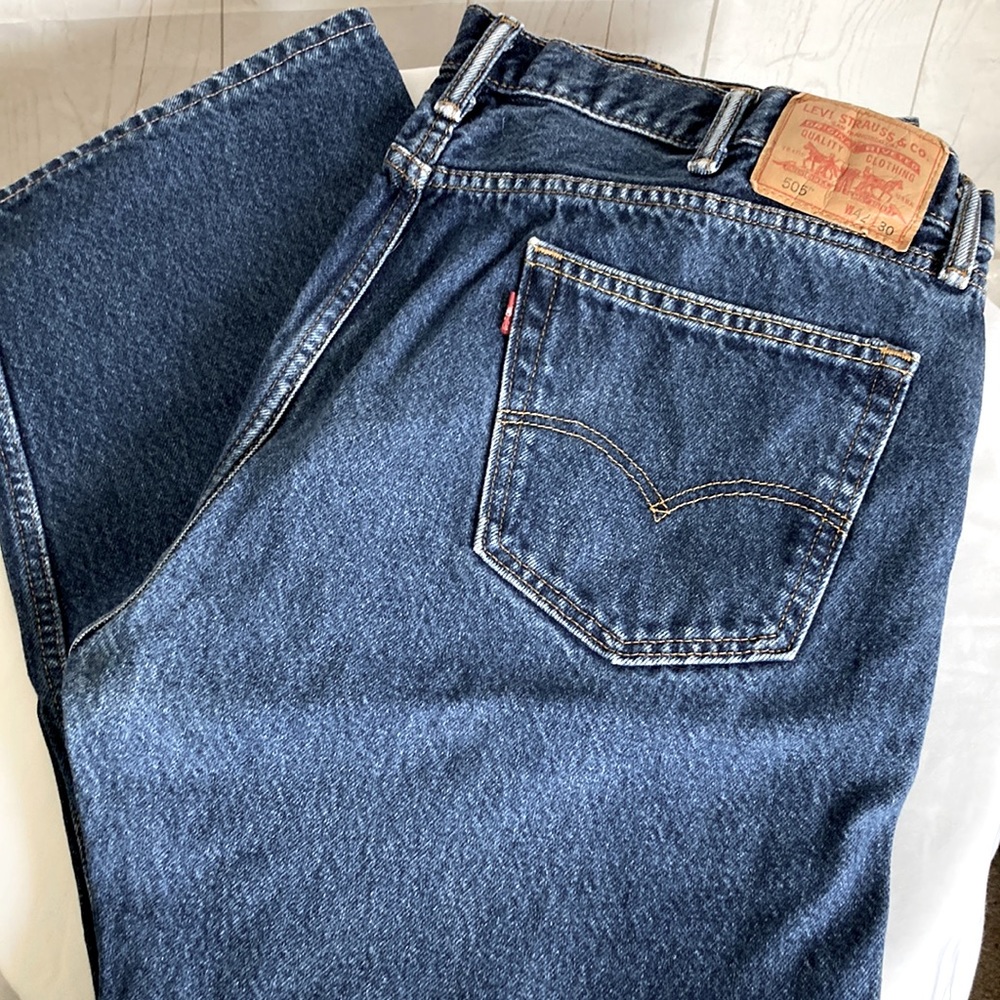 Levi’s Mens 505 Sz 42X30 100% Cotton Medium wash Red Tab Jeans Classic Straight